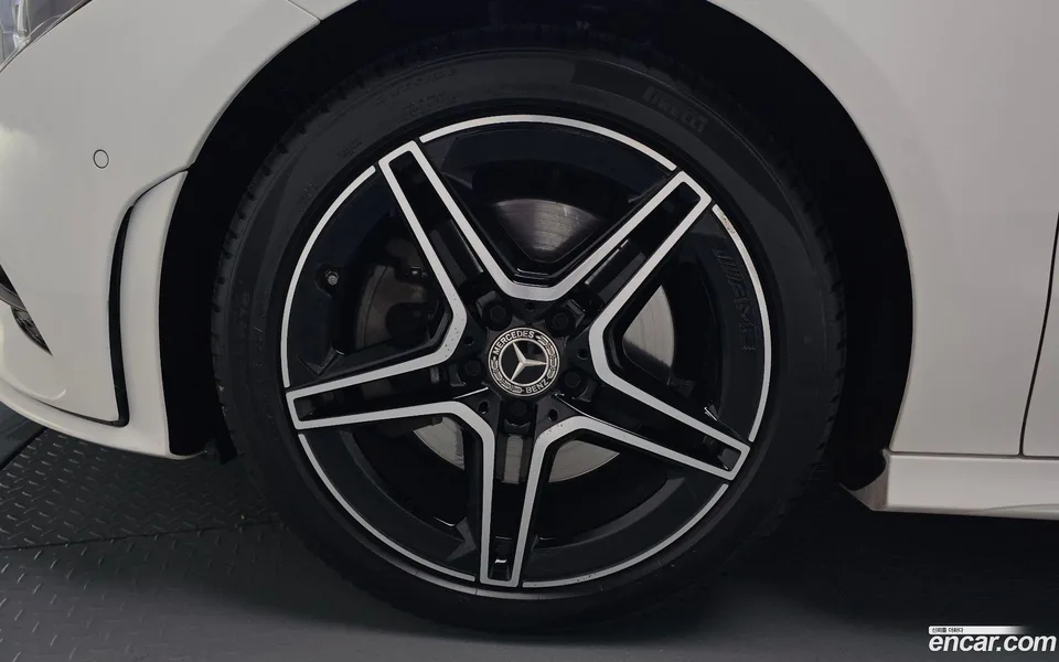 Mercedes-Benz CLA-Class CLA250 4MATIC 2023 — thumbnail 2