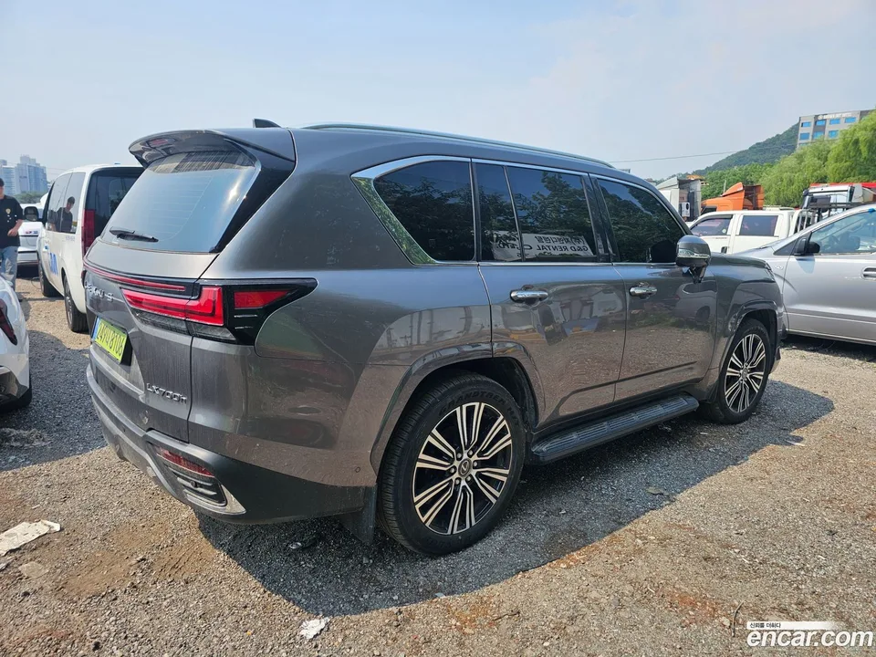 Lexus LX 700h 2025 — thumbnail 3
