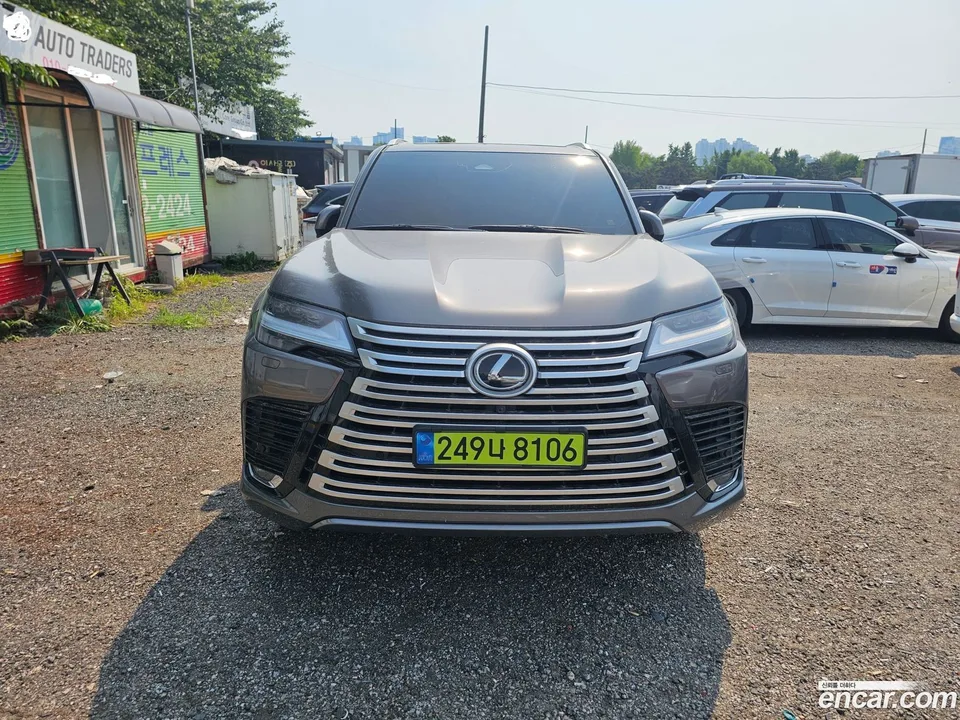 Lexus LX 700h 2025 — photo 1, buy with delivery to Moscow