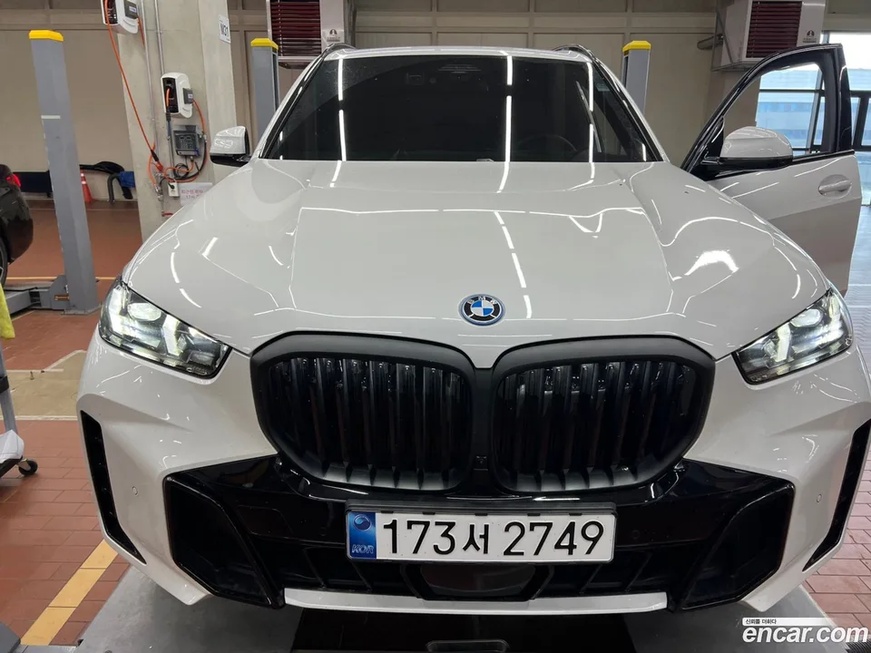 BMW X5 xDrive 50e M 2025 — thumbnail 3