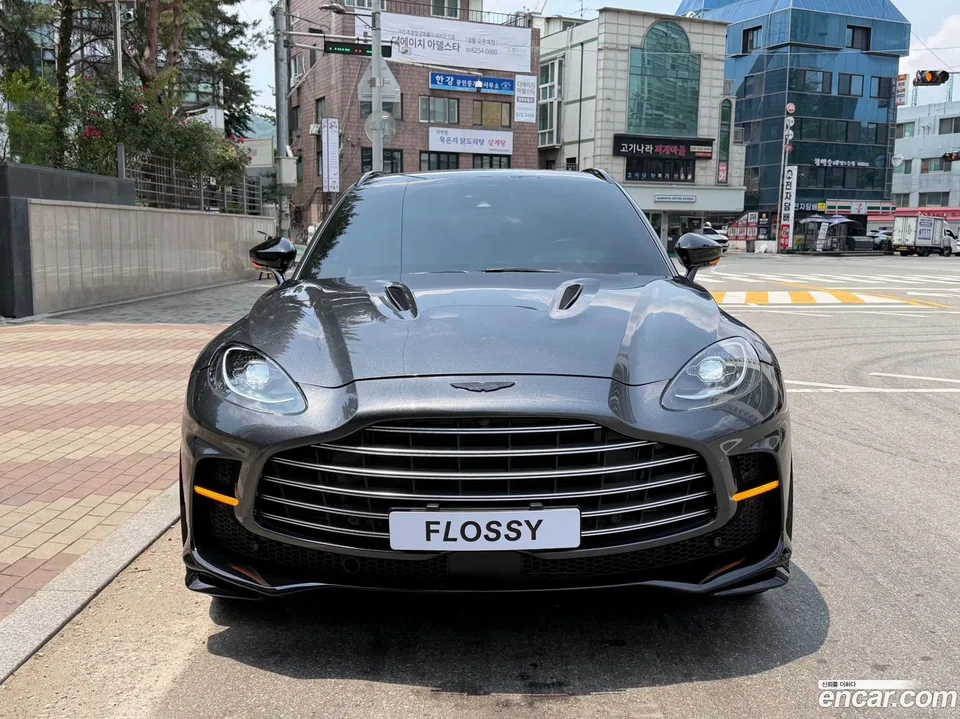 Aston Martin DBX 4.0 V8 707 2023 — thumbnail 3