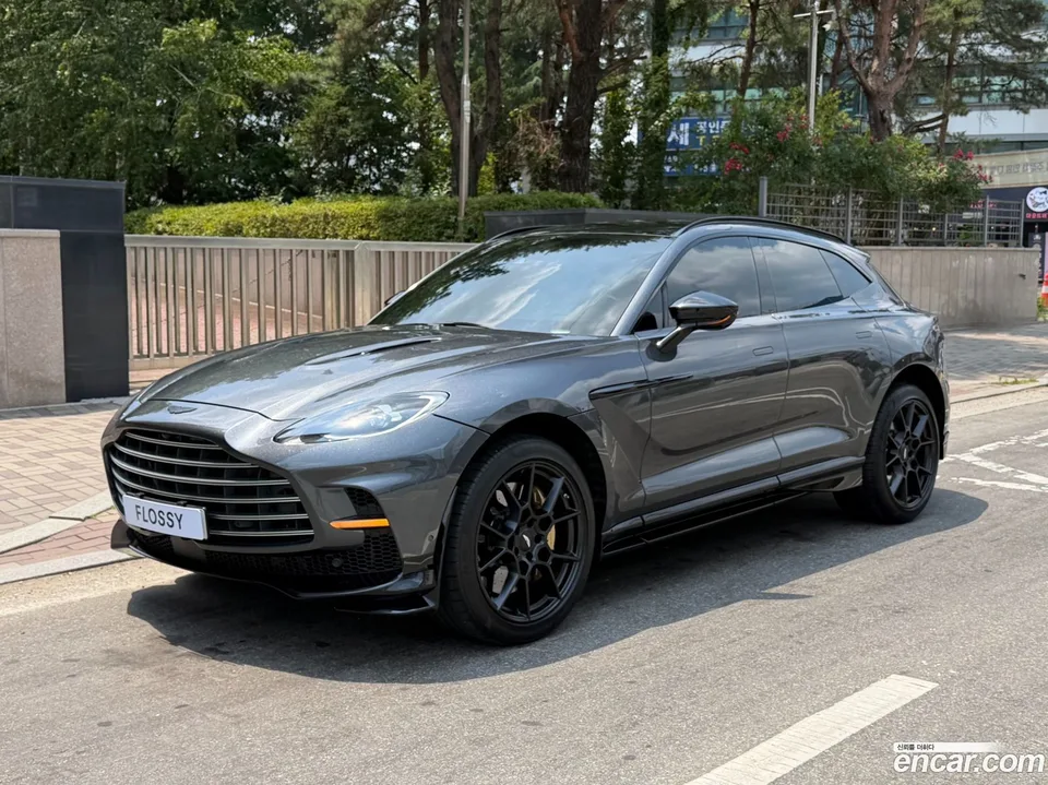 Aston Martin DBX 4.0 V8 707 2023 — photo 1, buy with delivery to Moscow