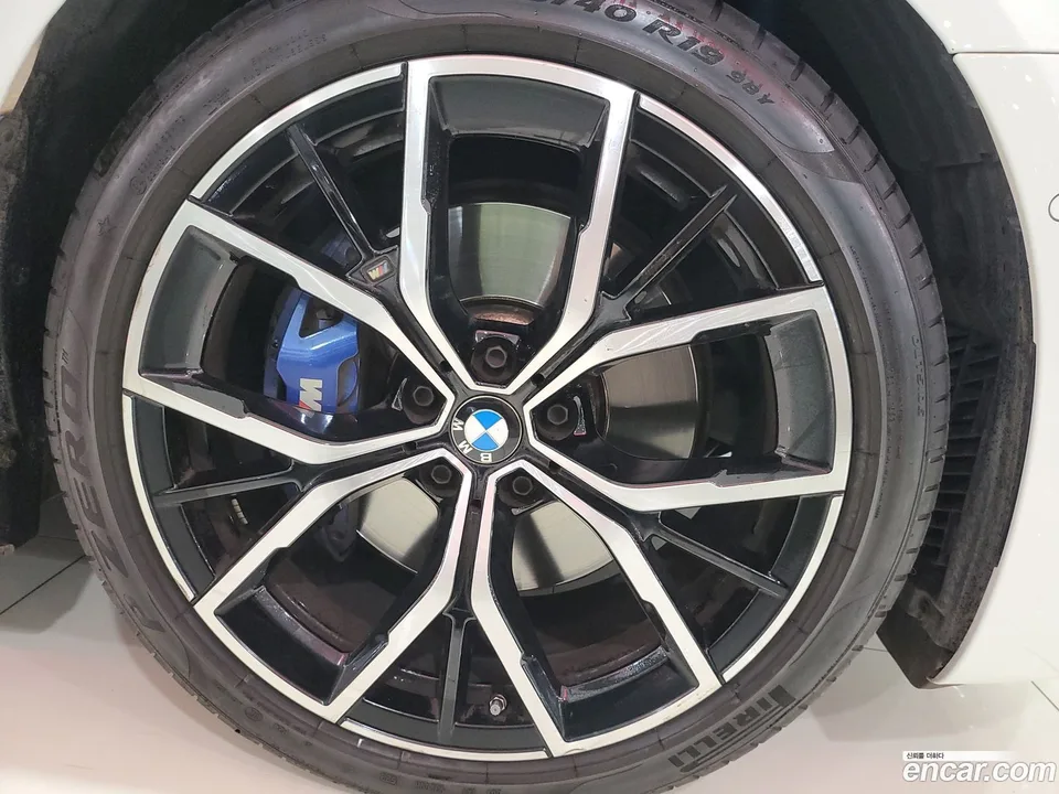 BMW 5 Series 530i M 2023 — thumbnail 2