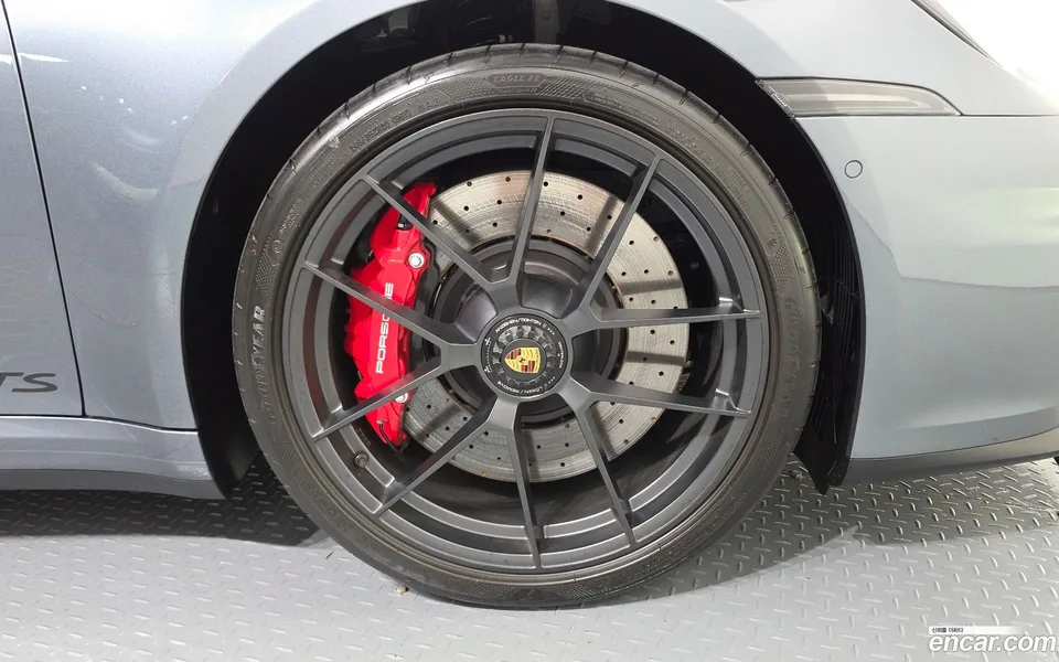 Porsche 911 (992) GTS 2025 — thumbnail 2