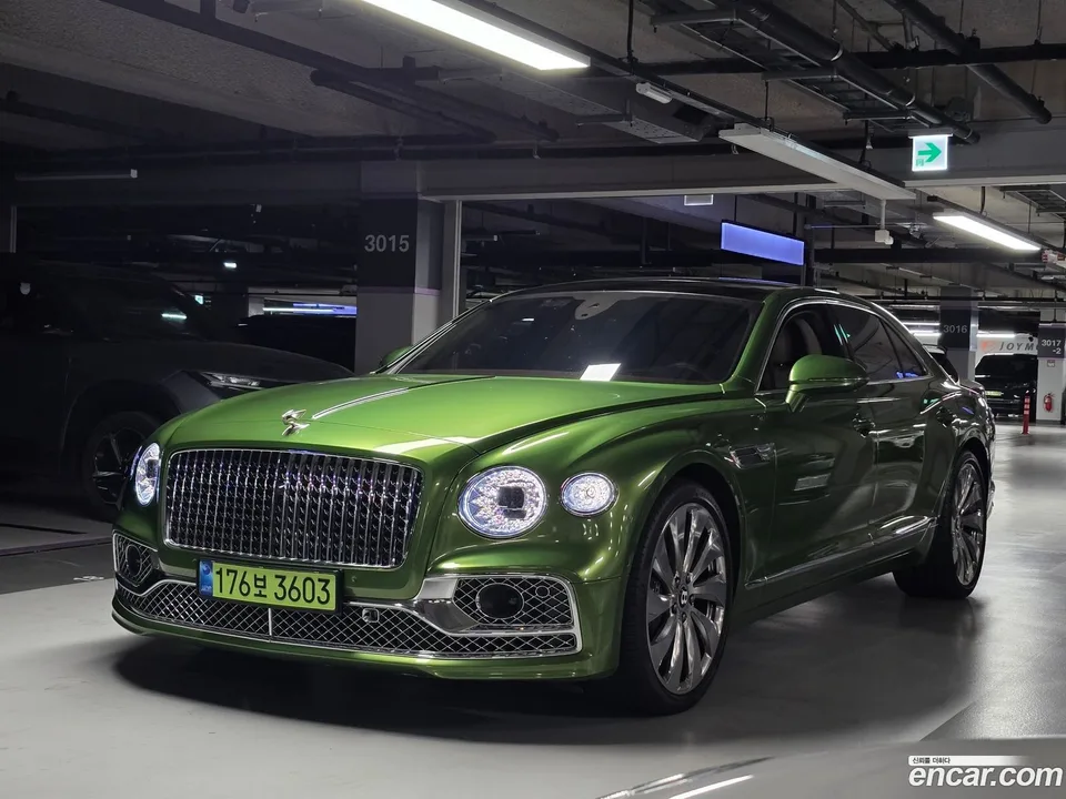 Bentley Flying Spur 4.0 2022 — photo 1, buy with delivery to Moscow