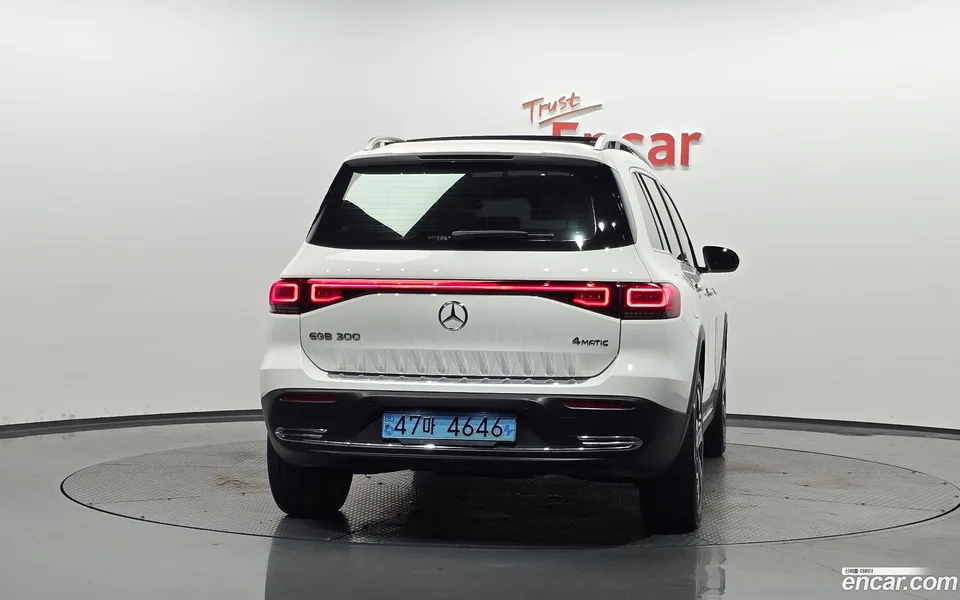 Mercedes-Benz EQB EQB300 4MATIC 2022 — thumbnail 4