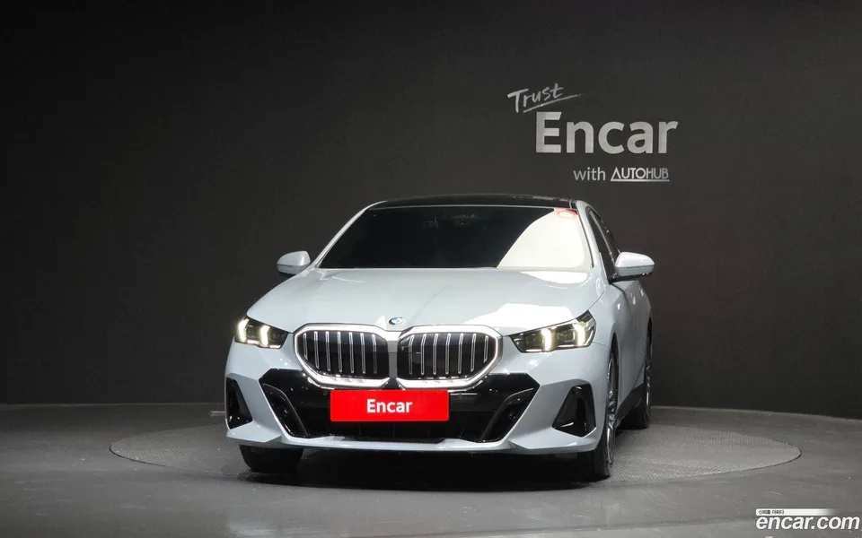 BMW 5 Series 520i M 2024 — thumbnail 3