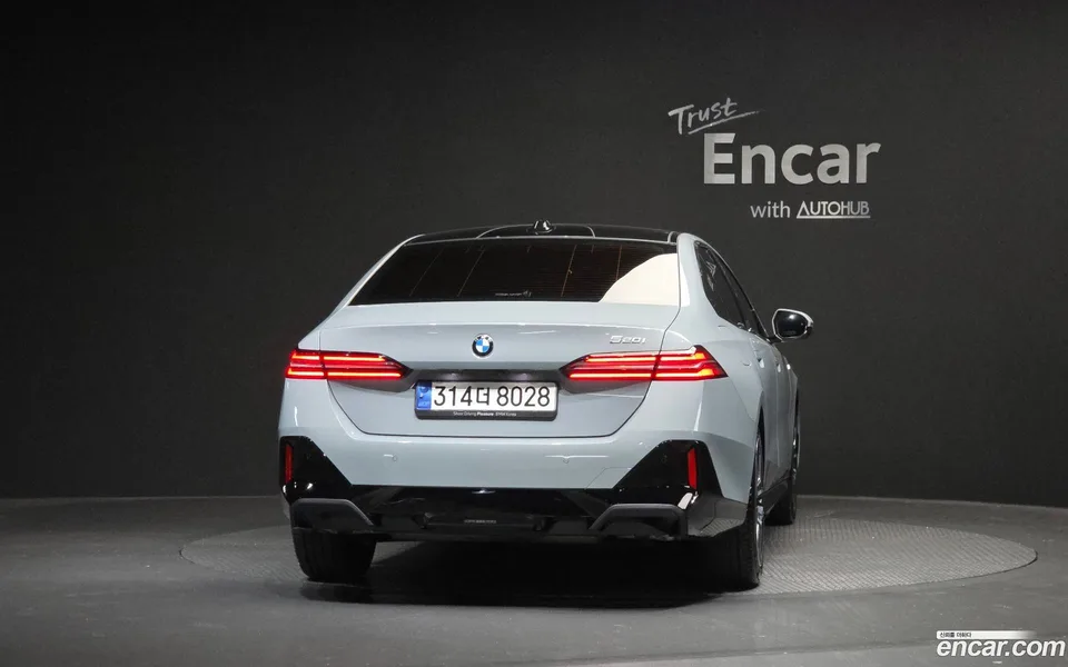 BMW 5 Series 520i M 2024 — thumbnail 4