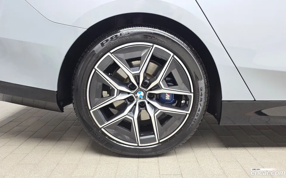 BMW 5 Series 520i M 2024 — thumbnail 5