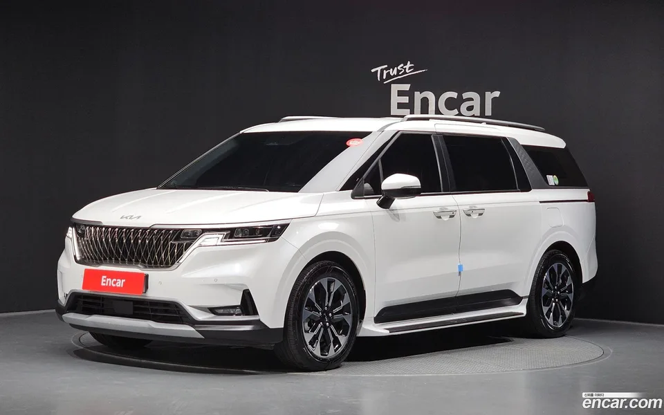 Kia Carnival 9 2023 — photo 1, buy with delivery to Moscow