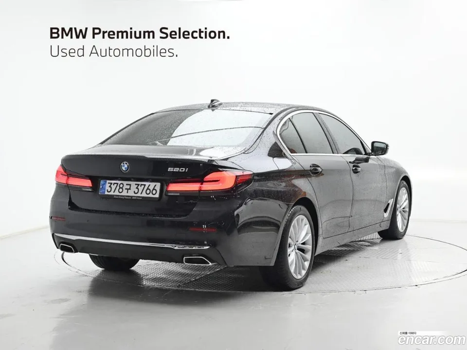 BMW 5 Series 520i 2023 — thumbnail 2