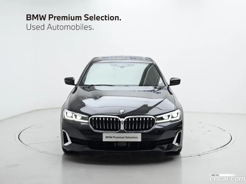 BMW 5 Series 520i 2023 — thumbnail 3