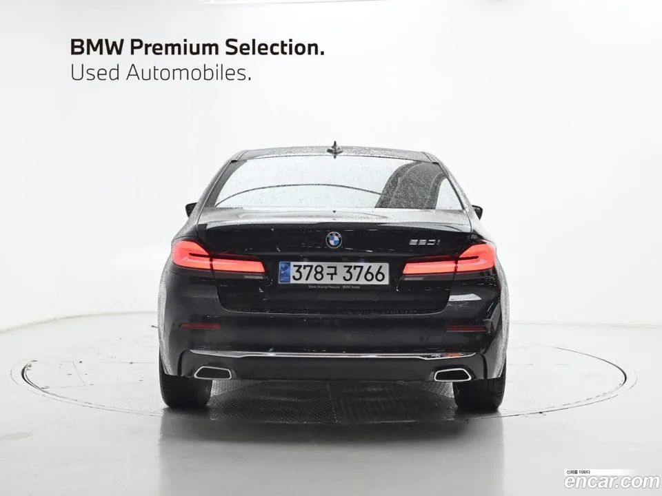 BMW 5 Series 520i 2023 — thumbnail 4
