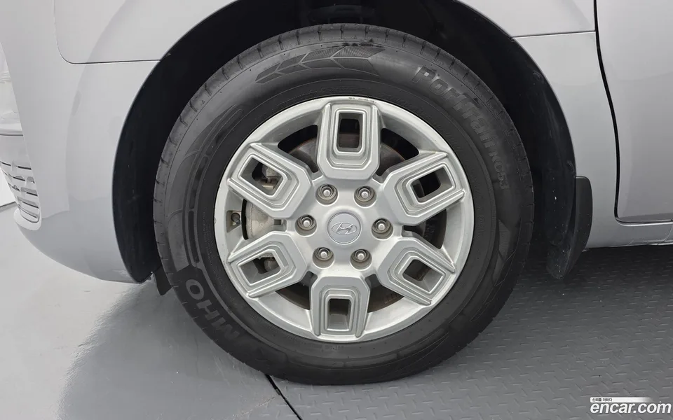 Hyundai Staria 3 2023 — thumbnail 2