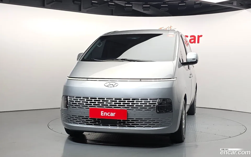 Hyundai Staria 3 2023 — thumbnail 3
