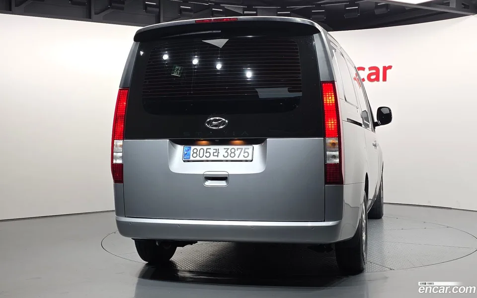 Hyundai Staria 3 2023 — thumbnail 4