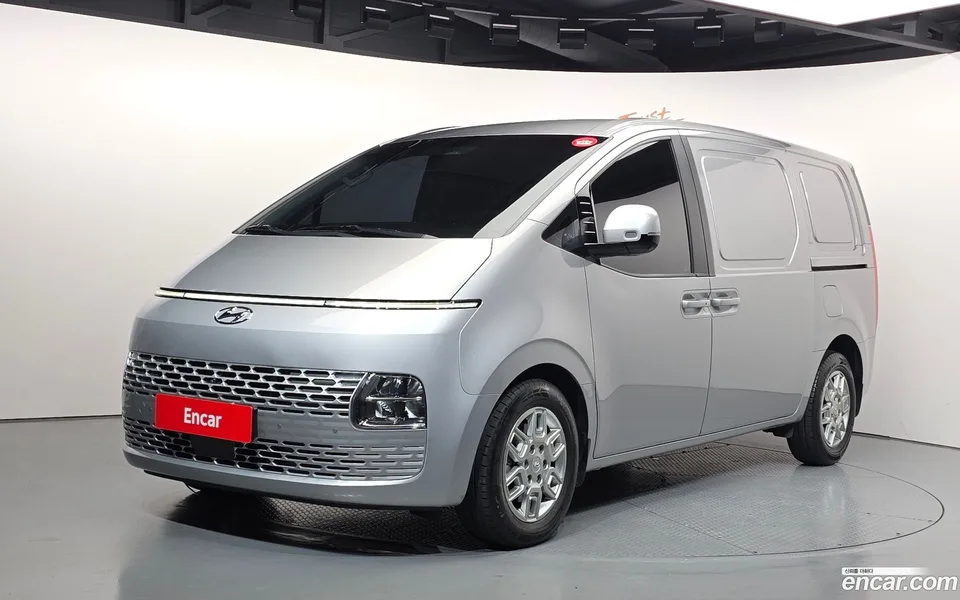 Hyundai Staria 3 2023 — photo 1, buy with delivery to Moscow