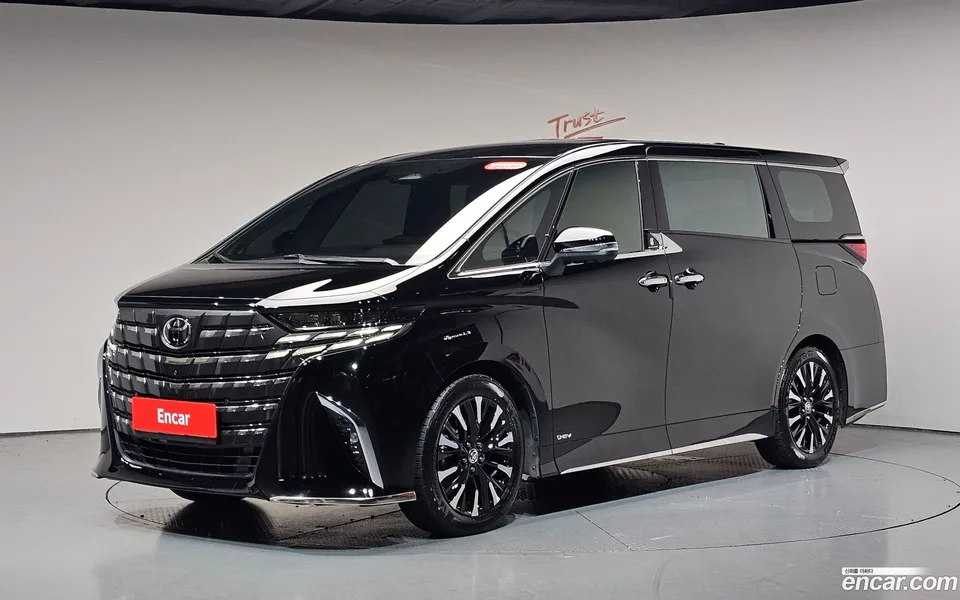 Toyota Alphard 2.5 HEV AWD 2023 — photo 1, buy with delivery to Moscow