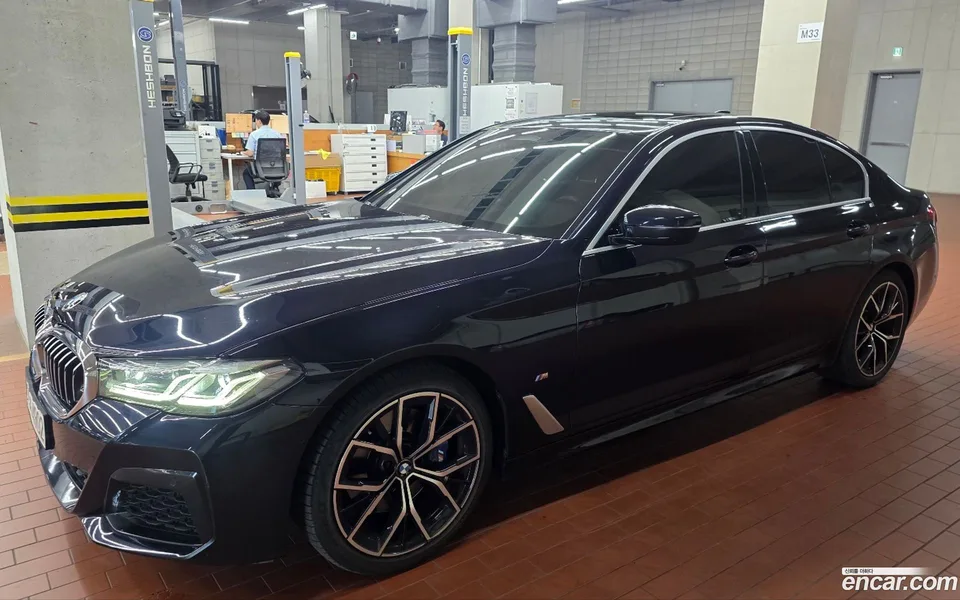 BMW 5 Series 530i M 2022 — thumbnail 2