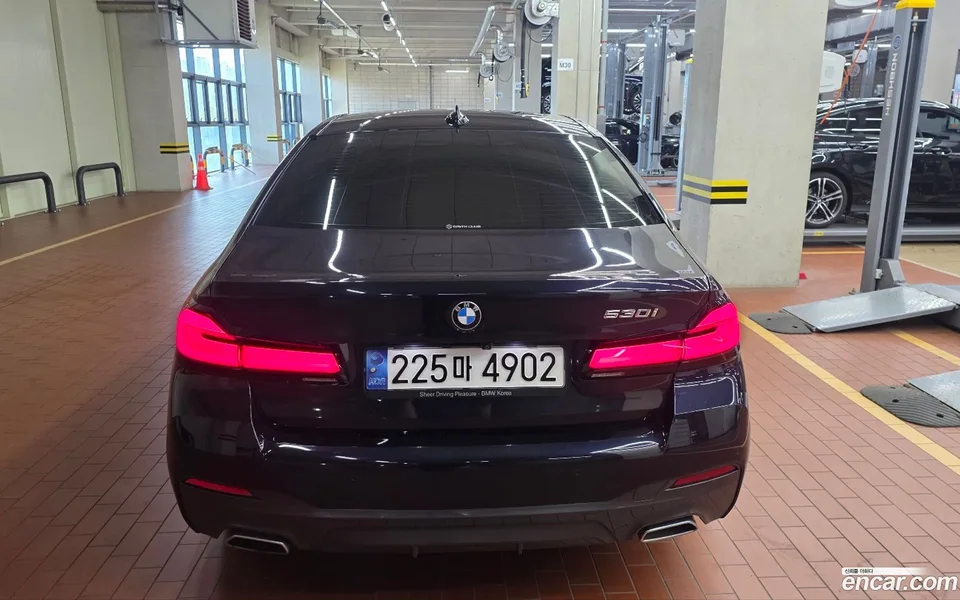 BMW 5 Series 530i M 2022 — thumbnail 3