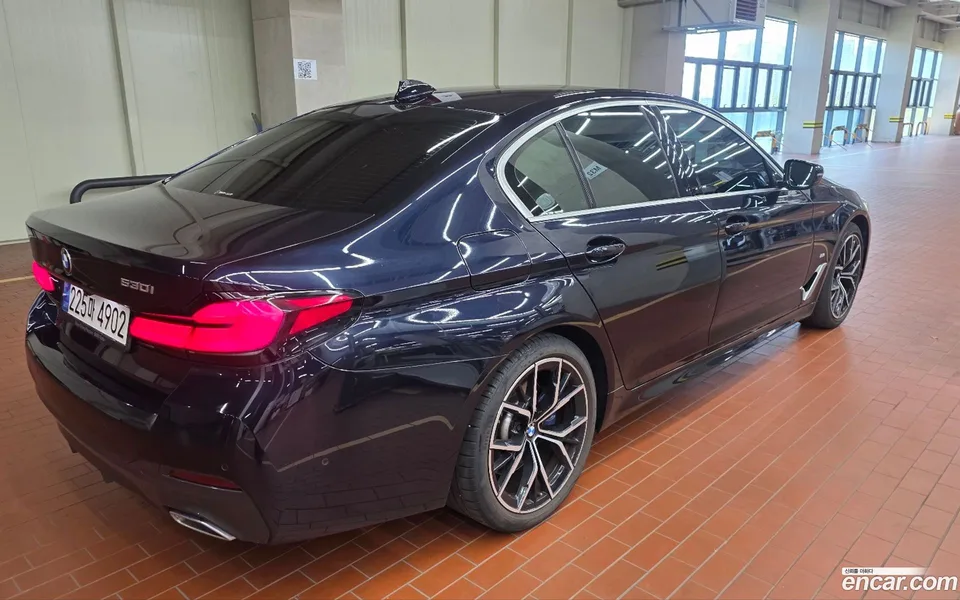 BMW 5 Series 530i M 2022 — thumbnail 4
