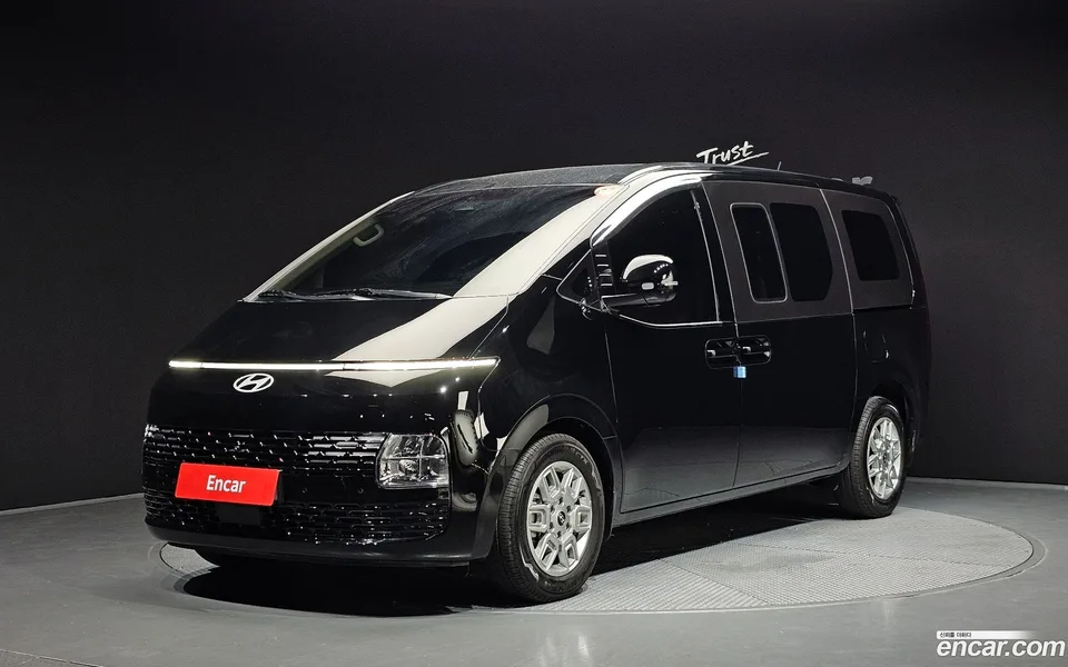 Hyundai Staria 5 2025 — photo 1, buy with delivery to Moscow