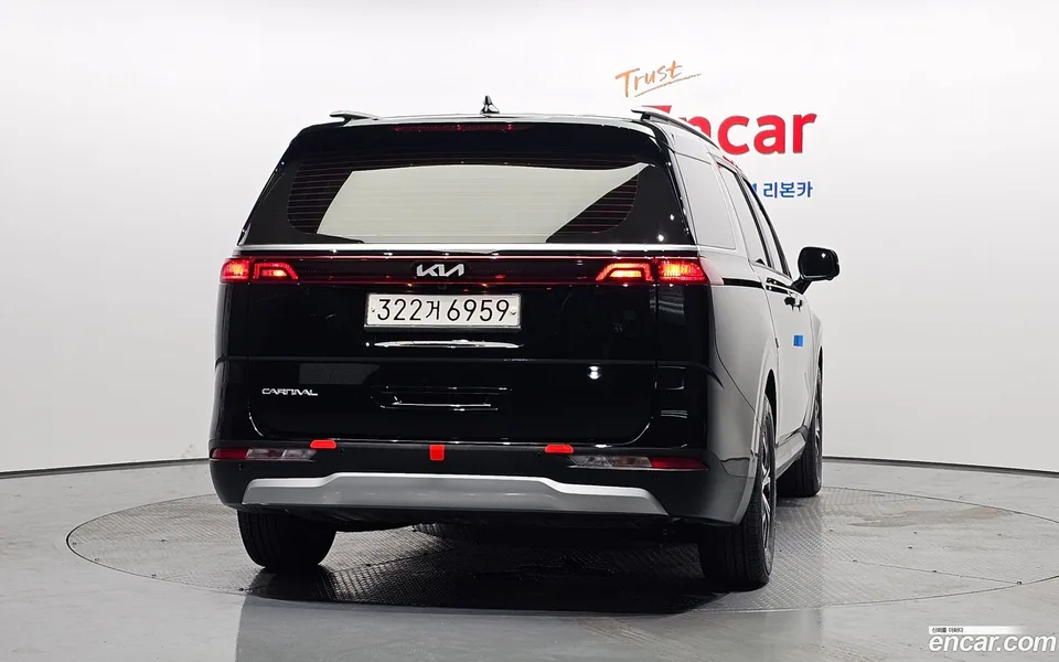 Kia Carnival 9 2023 — thumbnail 4