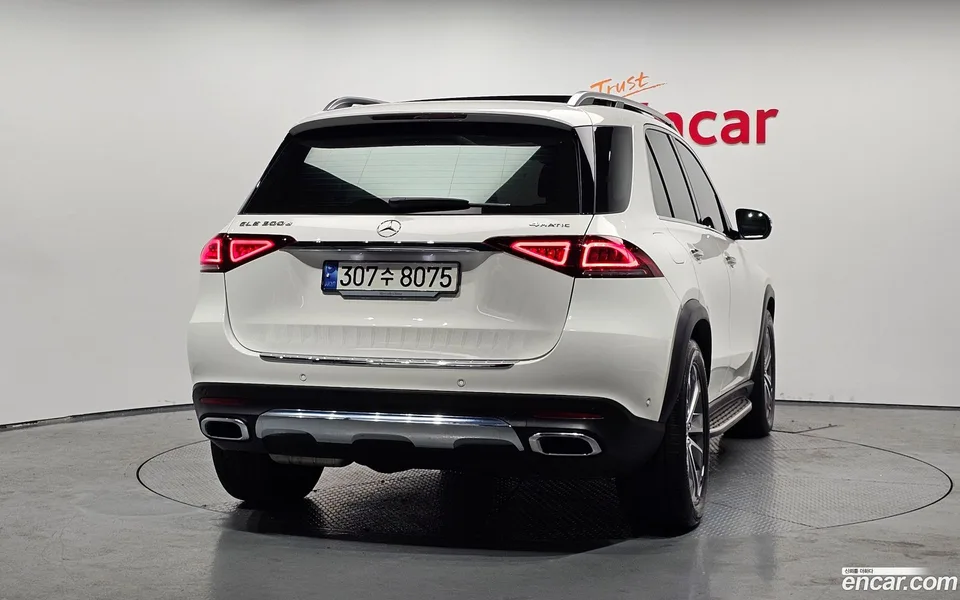 Mercedes-Benz GLE-Class GLE300d 4MATIC 2023 — thumbnail 4