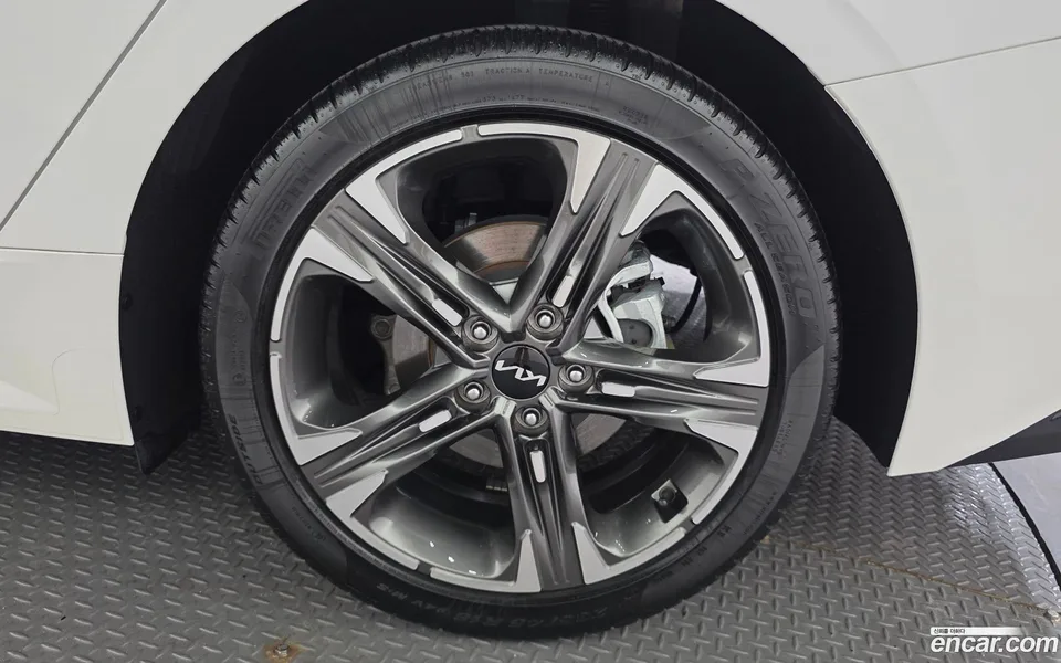 Kia K5 Hybrid 2023 — thumbnail 2