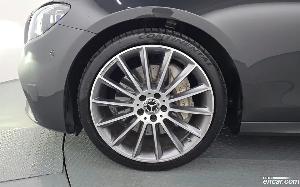 Mercedes-Benz E-Class E350 4MATIC AMG Line 2022 — thumbnail 5
