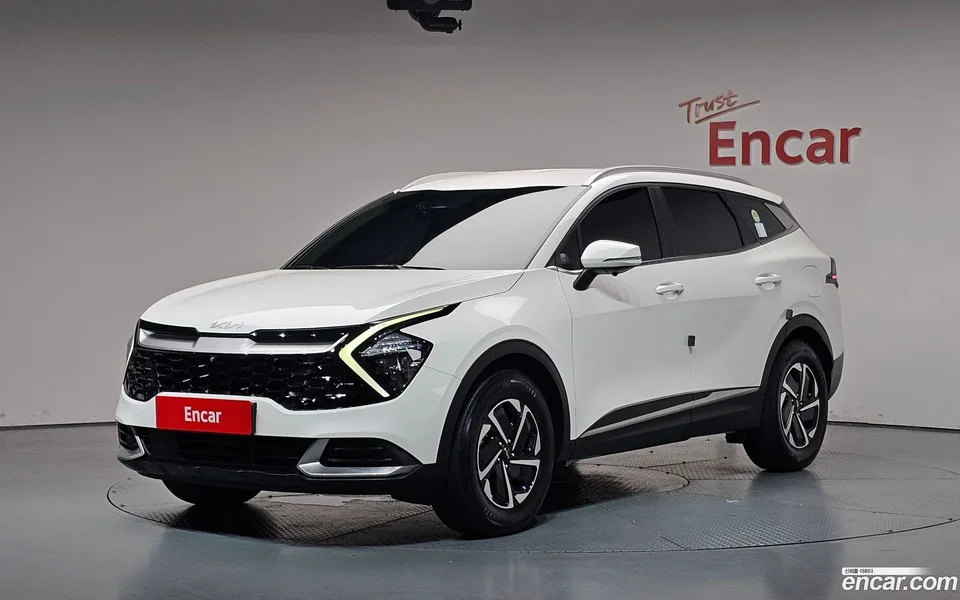 Kia Sportage Hybrid 2WD 2022 — photo 1, buy with delivery to Moscow