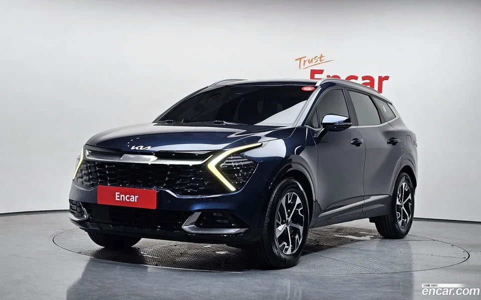 Kia Sportage Hybrid 2WD 2022 — photo 1, buy with delivery to Moscow