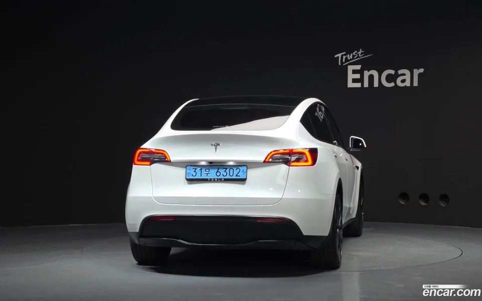 Tesla Model Y RWD 2024 — thumbnail 4