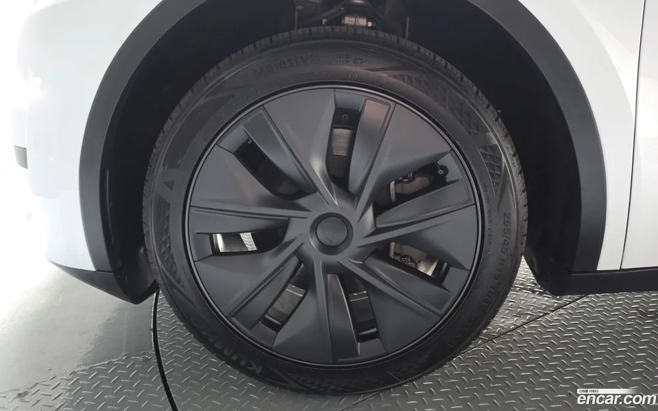 Tesla Model Y RWD 2024 — thumbnail 5