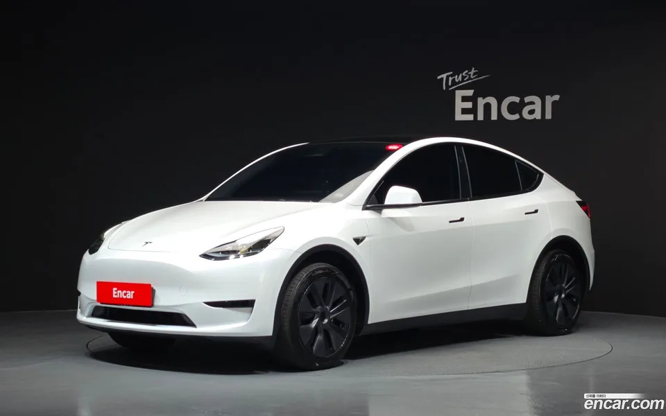 Tesla Model Y RWD 2024 — photo 1, buy with delivery to Moscow