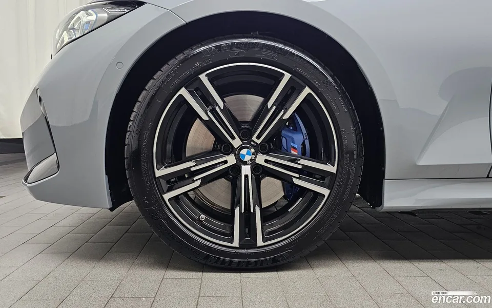 BMW 3 Series 320i M 2025 — thumbnail 2
