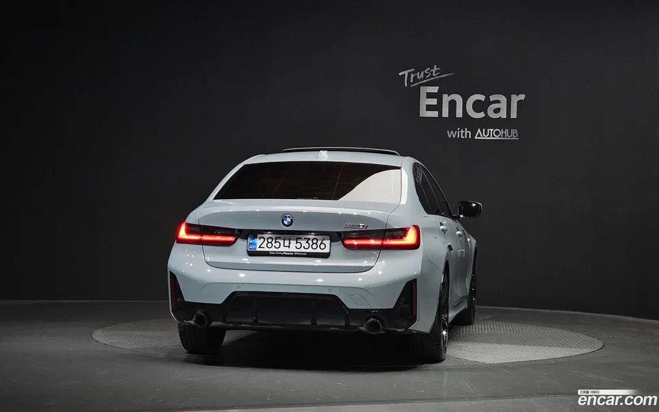 BMW 3 Series 320i M 2025 — thumbnail 4