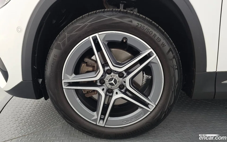 Mercedes-Benz GLA-Class GLA250 4MATIC 2023 — thumbnail 2