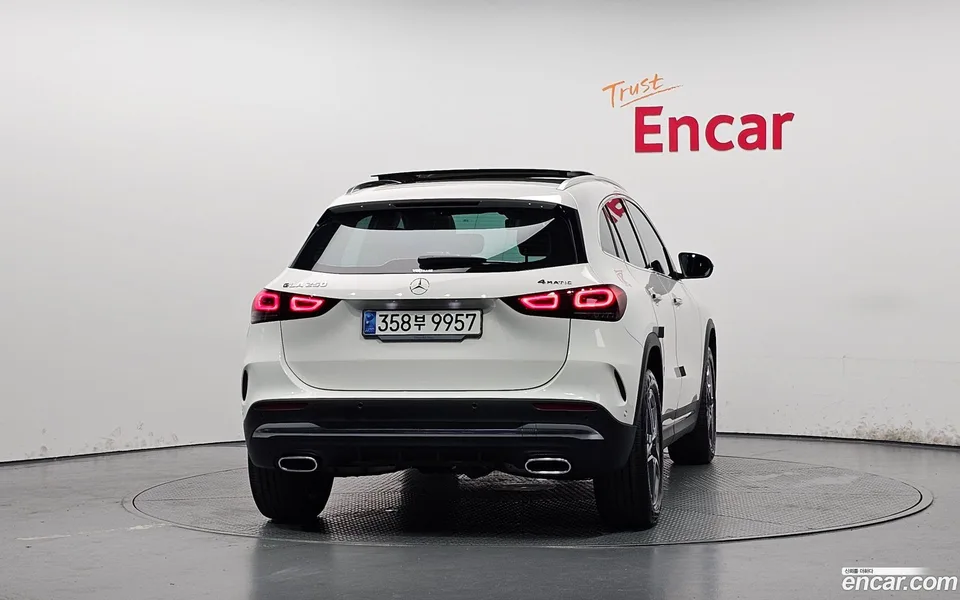 Mercedes-Benz GLA-Class GLA250 4MATIC 2023 — thumbnail 4