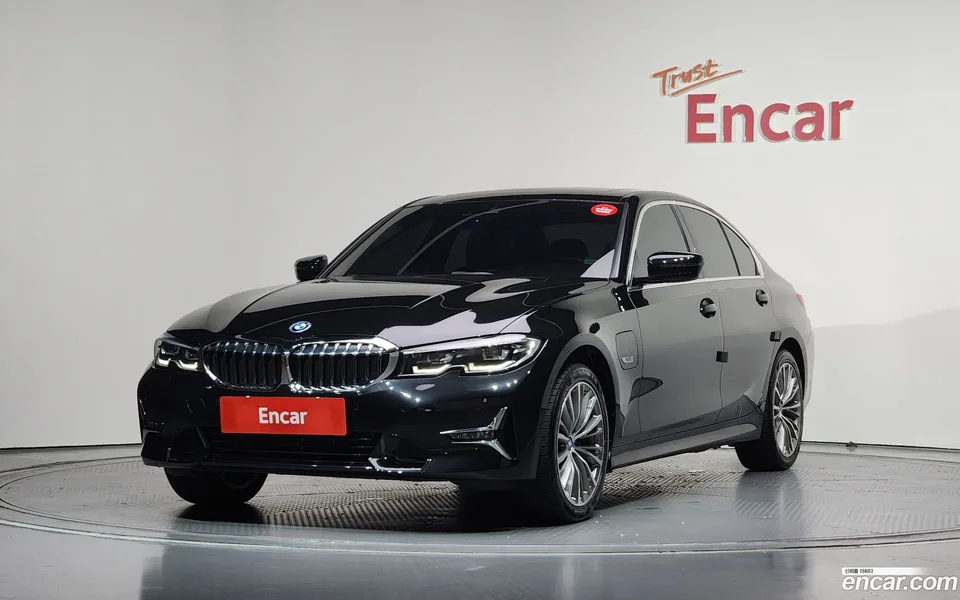 BMW 3 Series 320e 2022 — photo 1, buy with delivery to Moscow