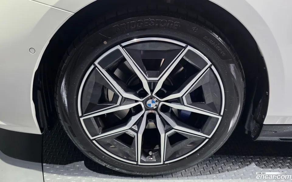 BMW 5 Series 520i M 2026 — thumbnail 2