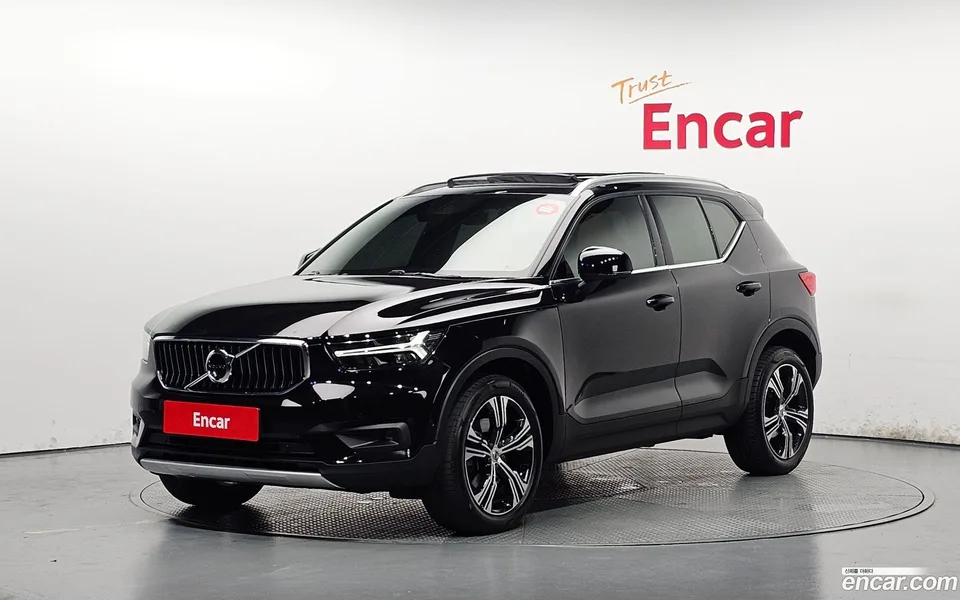 Volvo XC40 B4 2022 — photo 1, buy with delivery to Moscow