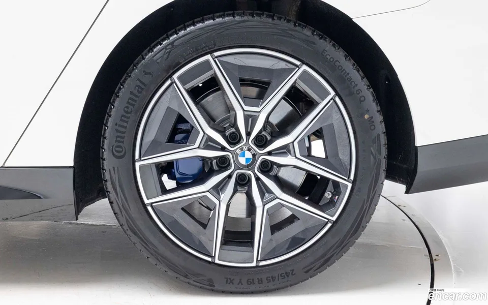 BMW 5 Series 520i M 2025 — thumbnail 5