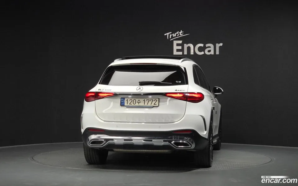 Mercedes-Benz GLC-Class GLC300 4MATIC AMG Line 2023 — thumbnail 4