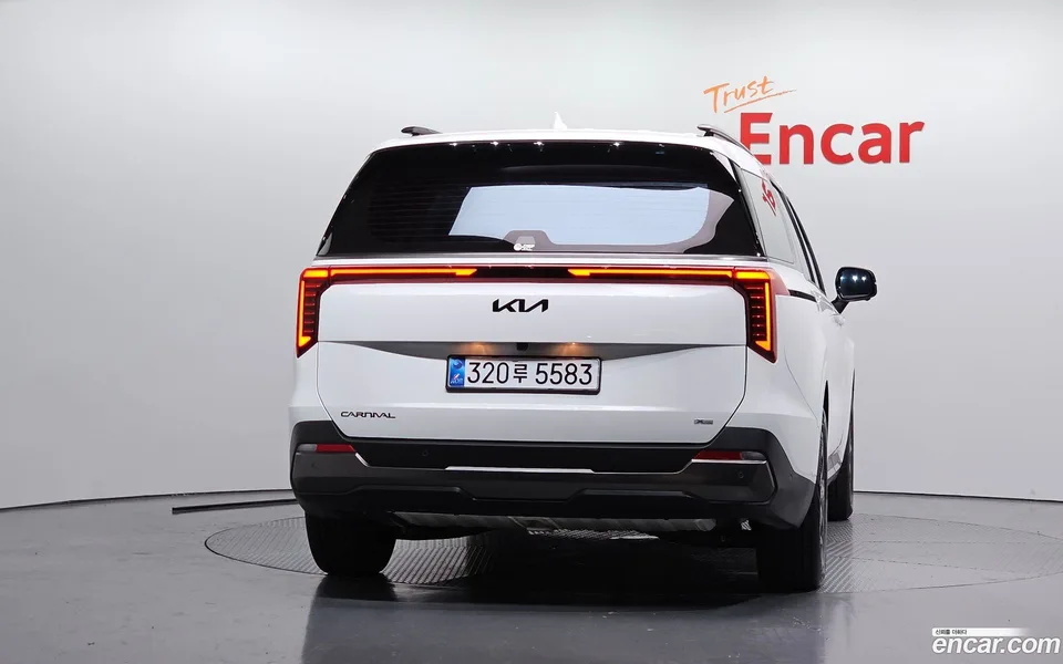 Kia Carnival 9 X Line 2025 — thumbnail 4
