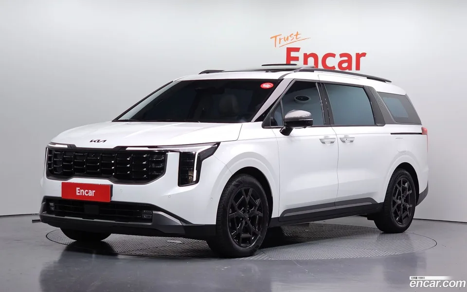 Kia Carnival 9 X Line 2025 — photo 1, buy with delivery to Moscow