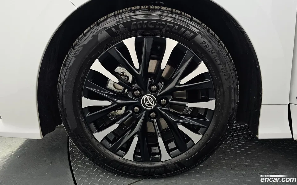Toyota Alphard 2.5 HEV AWD 2025 — thumbnail 2
