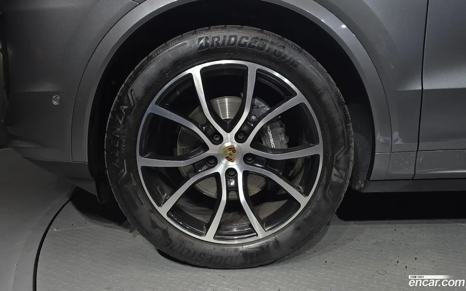 Porsche Cayenne 3.0 2024 — миниатюра 2