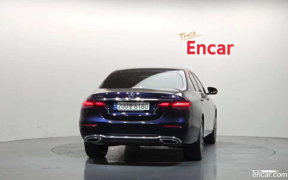 Mercedes-Benz E-Class E350 4MATIC 2023 — thumbnail 4