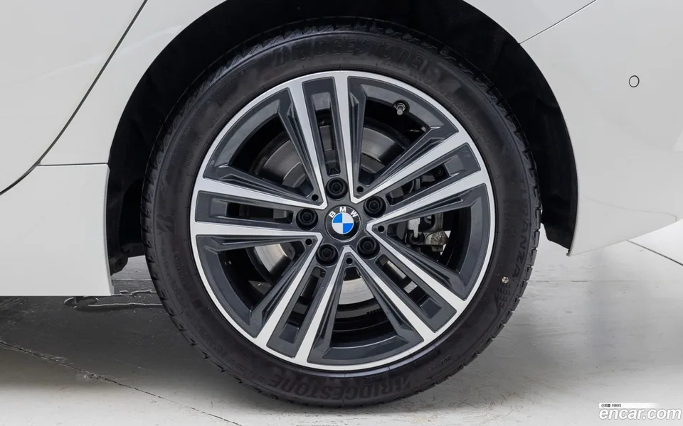 BMW 1 Series 120i 2022 — миниатюра 2
